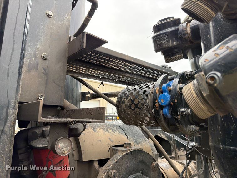 image for item ED5107 1999 Volvo WG sewer jetter truck