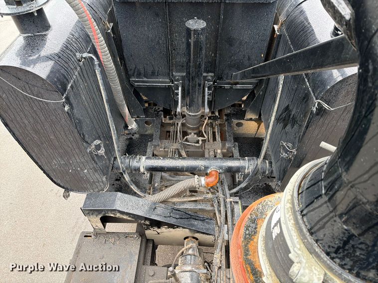 image for item ED5107 1999 Volvo WG sewer jetter truck