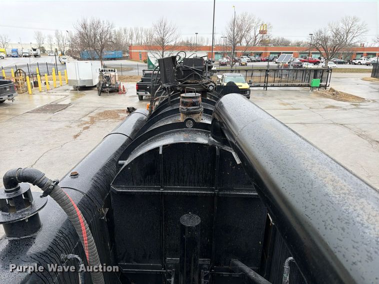 image for item ED5107 1999 Volvo WG sewer jetter truck