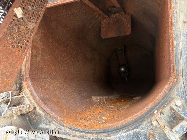 image for item ED5107 1999 Volvo WG sewer jetter truck