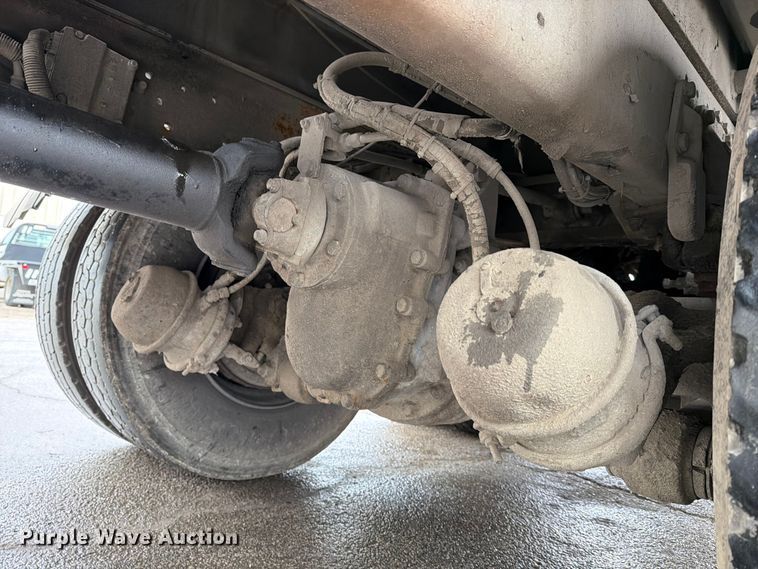 image for item ED5107 1999 Volvo WG sewer jetter truck