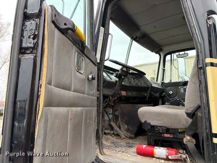 image for item ED5107 1999 Volvo WG sewer jetter truck