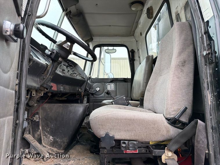 image for item ED5107 1999 Volvo WG sewer jetter truck