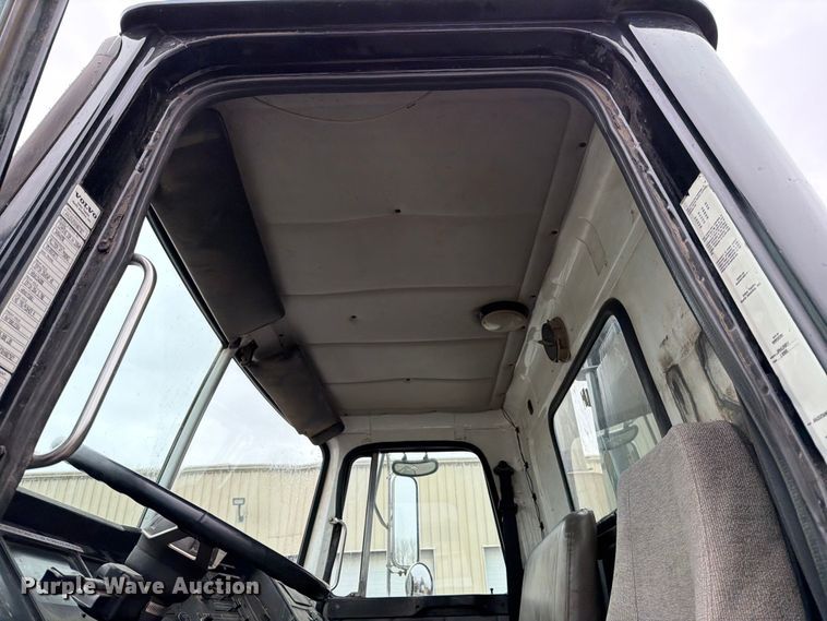 image for item ED5107 1999 Volvo WG sewer jetter truck