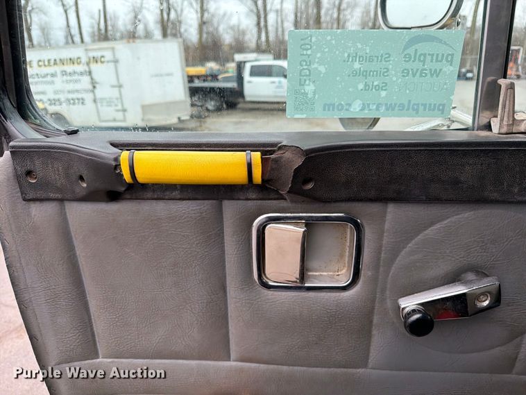 image for item ED5107 1999 Volvo WG sewer jetter truck