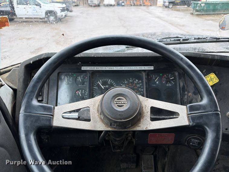 image for item ED5107 1999 Volvo WG sewer jetter truck