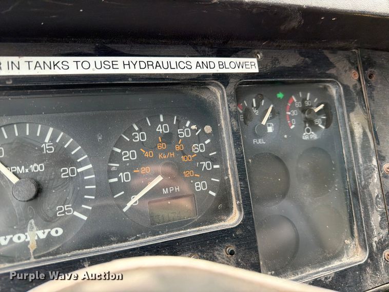 image for item ED5107 1999 Volvo WG sewer jetter truck