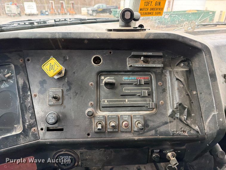 image for item ED5107 1999 Volvo WG sewer jetter truck