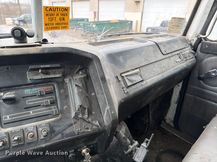 image for item ED5107 1999 Volvo WG sewer jetter truck