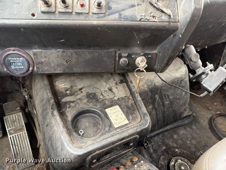 image for item ED5107 1999 Volvo WG sewer jetter truck