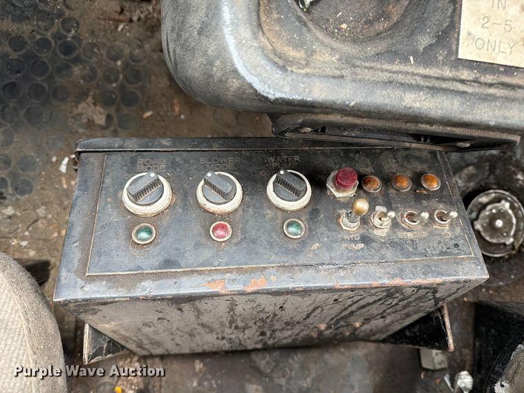 image for item ED5107 1999 Volvo WG sewer jetter truck