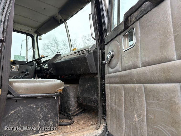 image for item ED5107 1999 Volvo WG sewer jetter truck