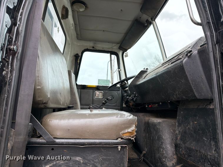 image for item ED5107 1999 Volvo WG sewer jetter truck