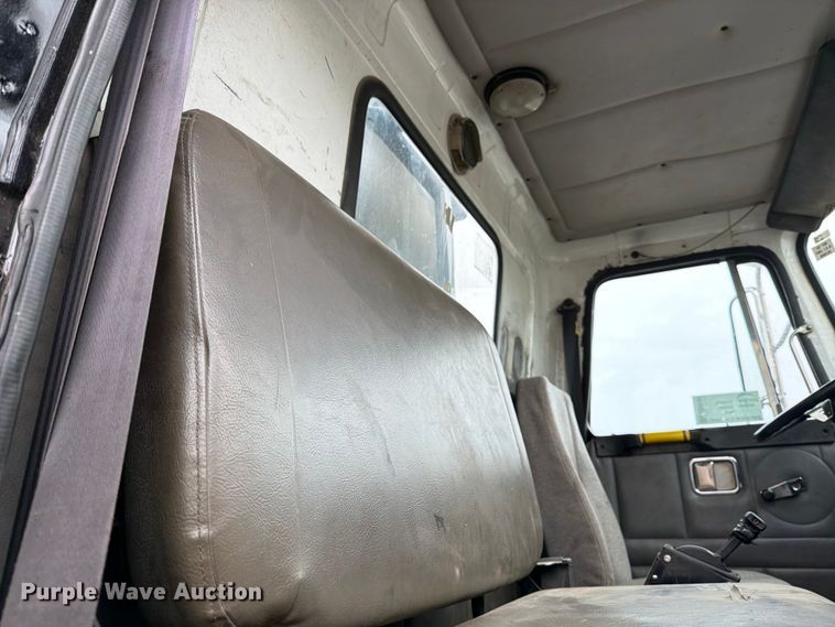 image for item ED5107 1999 Volvo WG sewer jetter truck