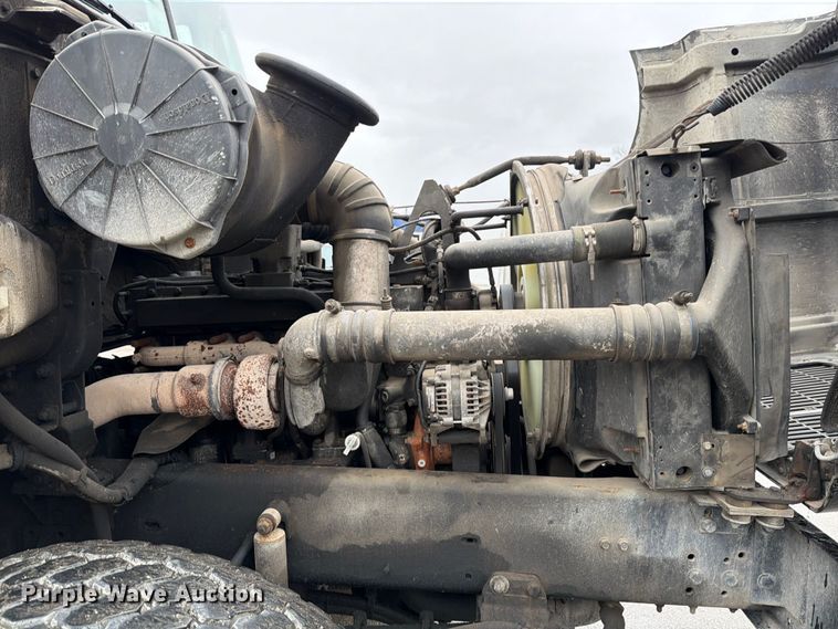 image for item ED5107 1999 Volvo WG sewer jetter truck