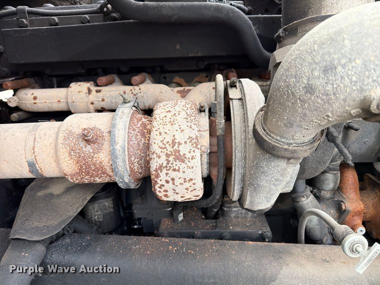 image for item ED5107 1999 Volvo WG sewer jetter truck