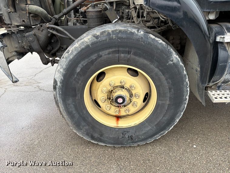 image for item ED5107 1999 Volvo WG sewer jetter truck