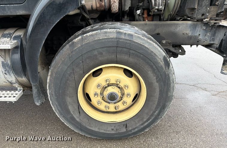 image for item ED5107 1999 Volvo WG sewer jetter truck