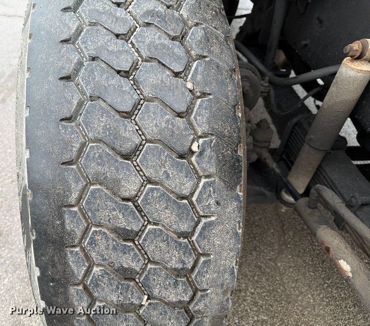 image for item ED5107 1999 Volvo WG sewer jetter truck