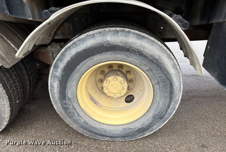 image for item ED5107 1999 Volvo WG sewer jetter truck