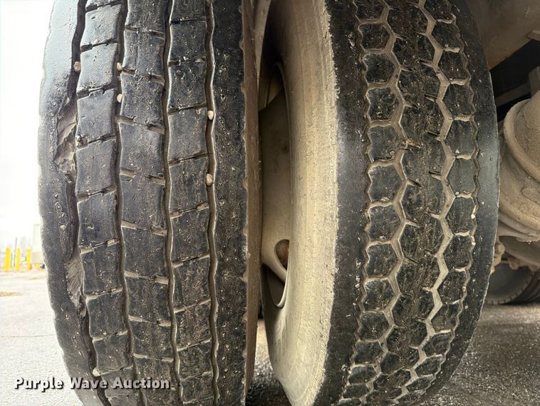 image for item ED5107 1999 Volvo WG sewer jetter truck