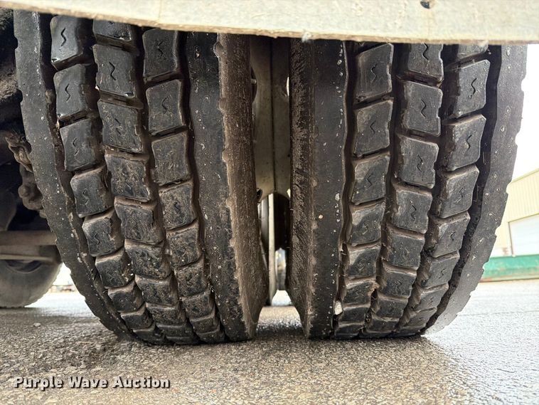 image for item ED5107 1999 Volvo WG sewer jetter truck