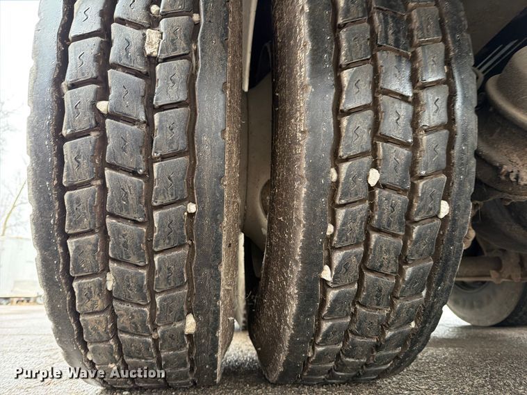 image for item ED5107 1999 Volvo WG sewer jetter truck