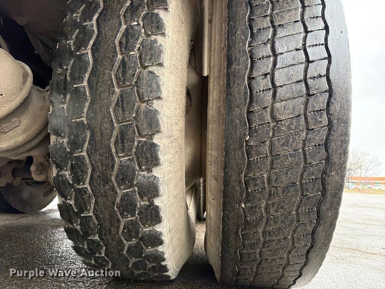 image for item ED5107 1999 Volvo WG sewer jetter truck