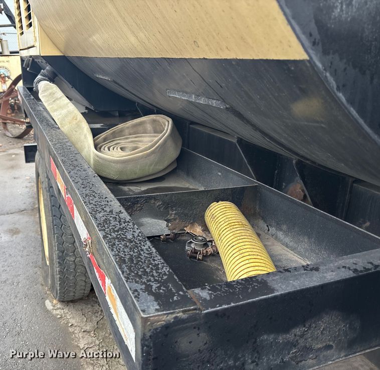 image for item ED5109 1992 GMC C7 sewer jetter truck