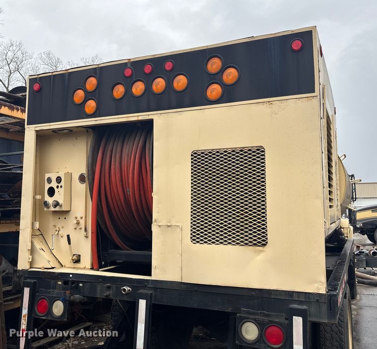 image for item ED5109 1992 GMC C7 sewer jetter truck