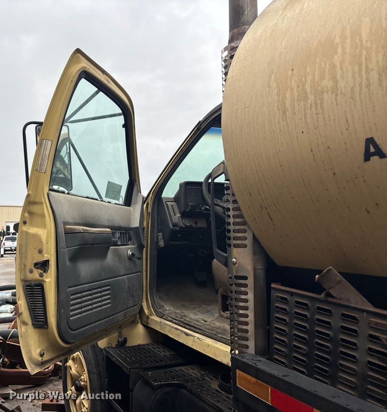 image for item ED5109 1992 GMC C7 sewer jetter truck