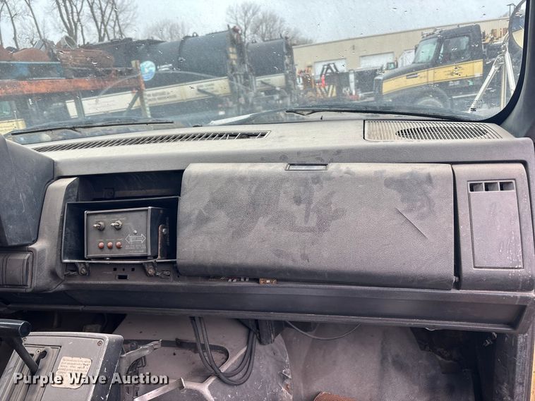 image for item ED5109 1992 GMC C7 sewer jetter truck