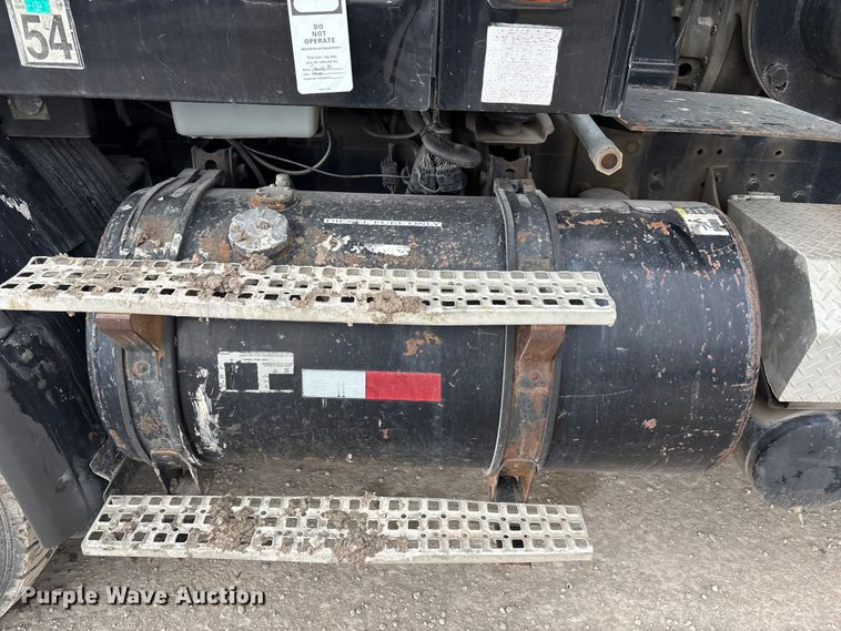 image for item ED5114 2003 Volvo Truck VHD sewer jetter truck