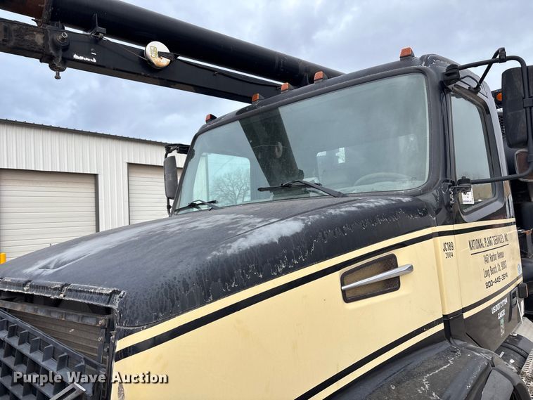 image for item ED5114 2003 Volvo Truck VHD sewer jetter truck