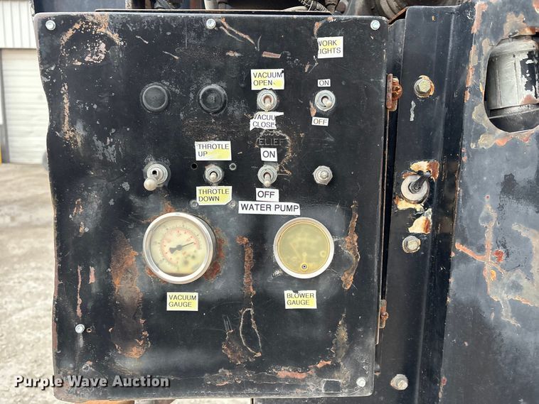 image for item ED5114 2003 Volvo Truck VHD sewer jetter truck