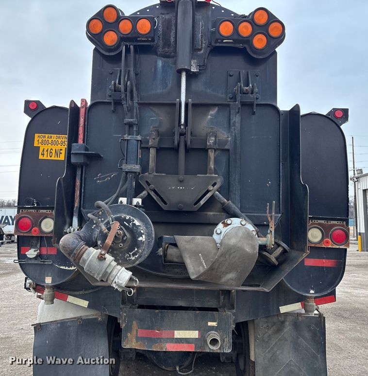 image for item ED5114 2003 Volvo Truck VHD sewer jetter truck