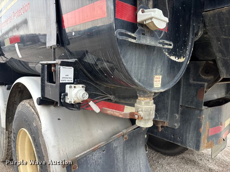 image for item ED5114 2003 Volvo Truck VHD sewer jetter truck