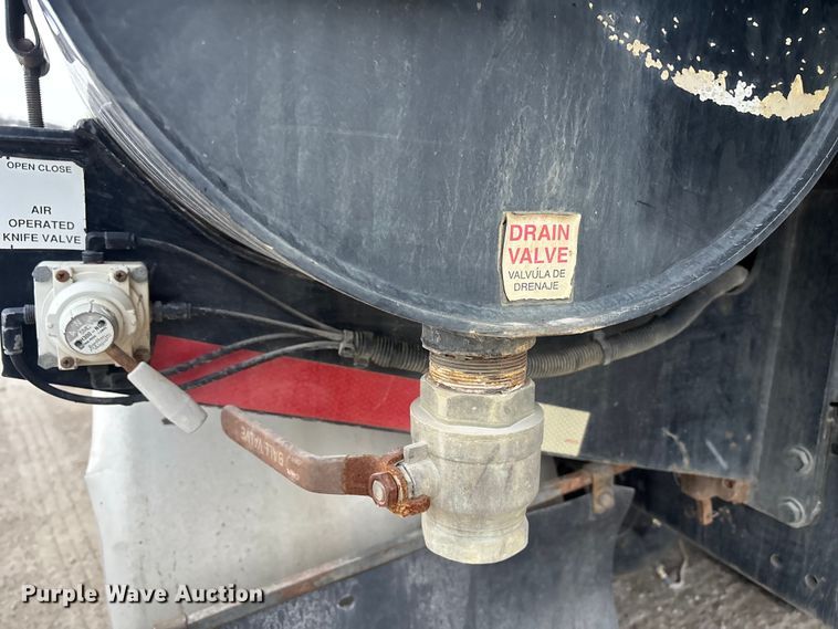 image for item ED5114 2003 Volvo Truck VHD sewer jetter truck