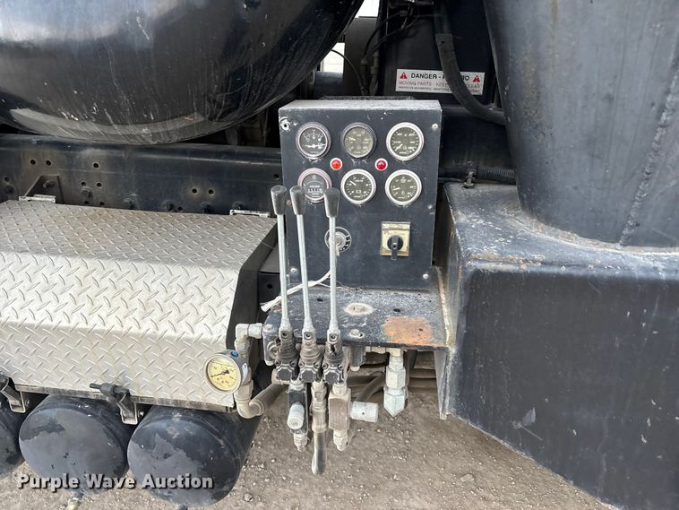image for item ED5114 2003 Volvo Truck VHD sewer jetter truck