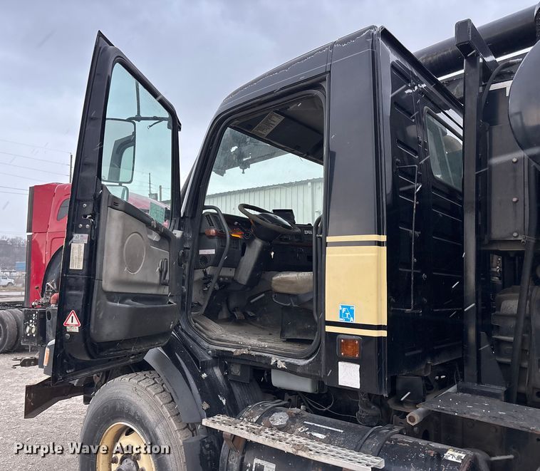 image for item ED5114 2003 Volvo Truck VHD sewer jetter truck