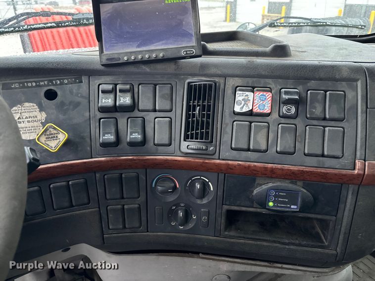 image for item ED5114 2003 Volvo Truck VHD sewer jetter truck