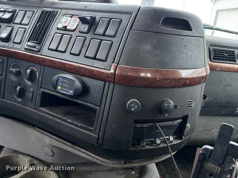 image for item ED5114 2003 Volvo Truck VHD sewer jetter truck