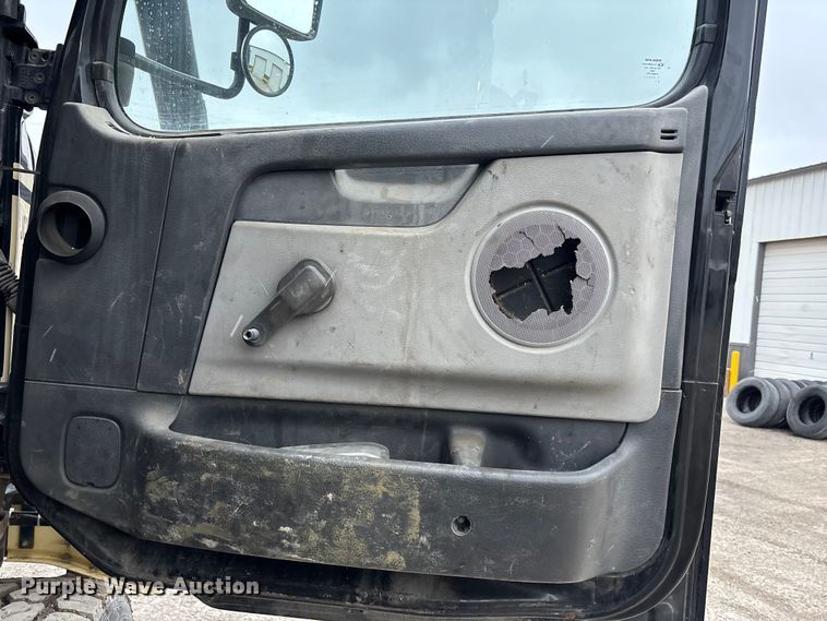 image for item ED5114 2003 Volvo Truck VHD sewer jetter truck