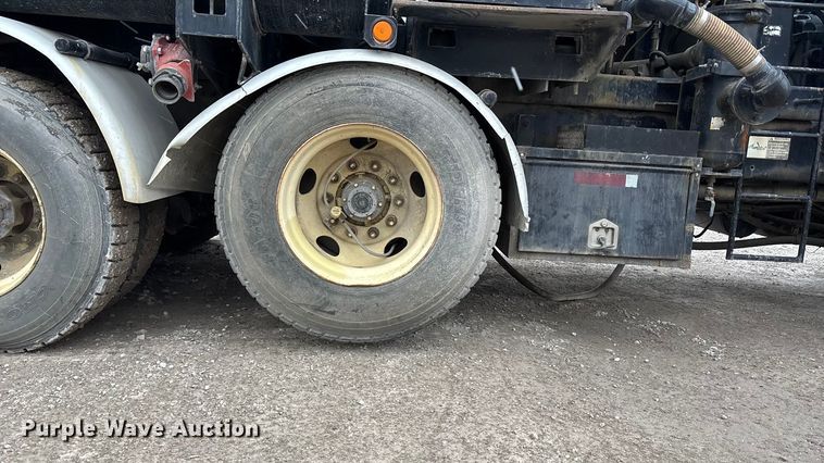 image for item ED5114 2003 Volvo Truck VHD sewer jetter truck