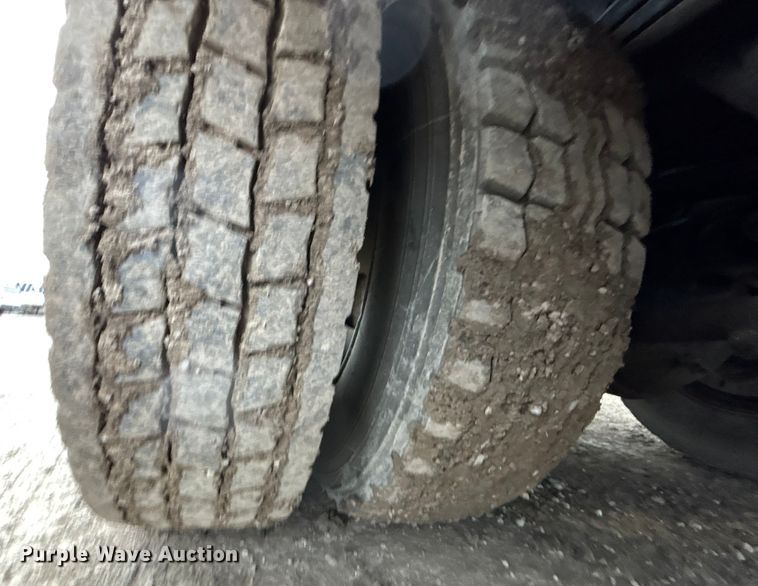 image for item ED5114 2003 Volvo Truck VHD sewer jetter truck