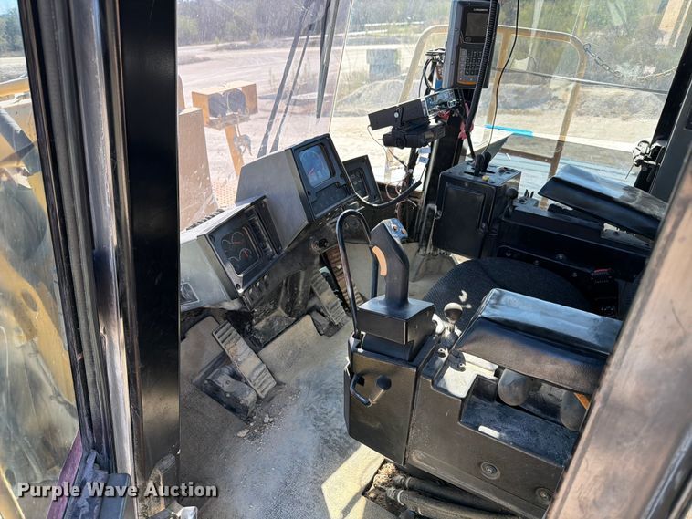 image for item ED5115 2005 Caterpillar 988G wheel loader