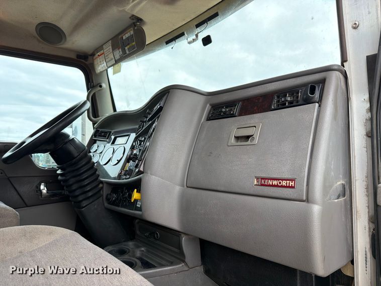 image for item ED5116 2014 Kenworth T370 utility / service truck