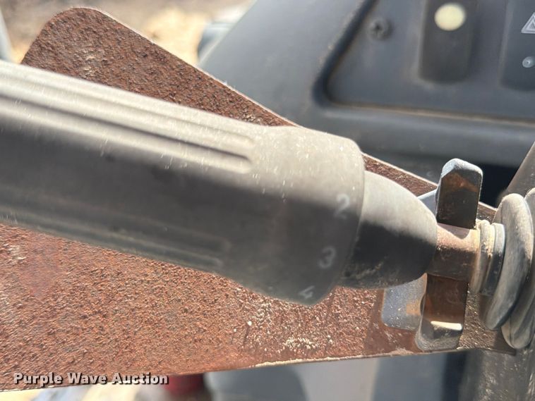 image for item ED5122 2011 John Deere 310J backhoe