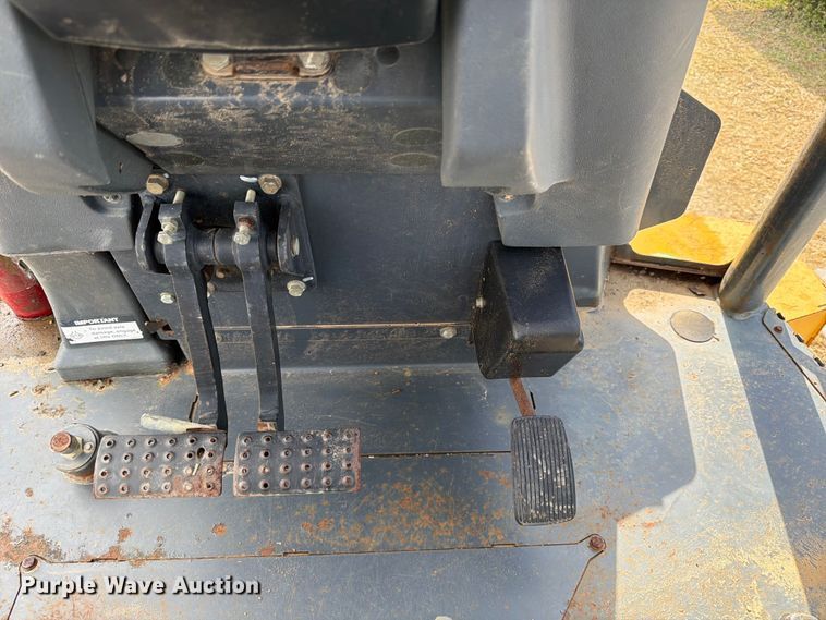 image for item ED5122 2011 John Deere 310J backhoe