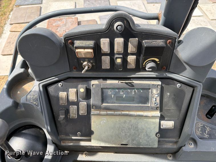 image for item ED5122 2011 John Deere 310J backhoe